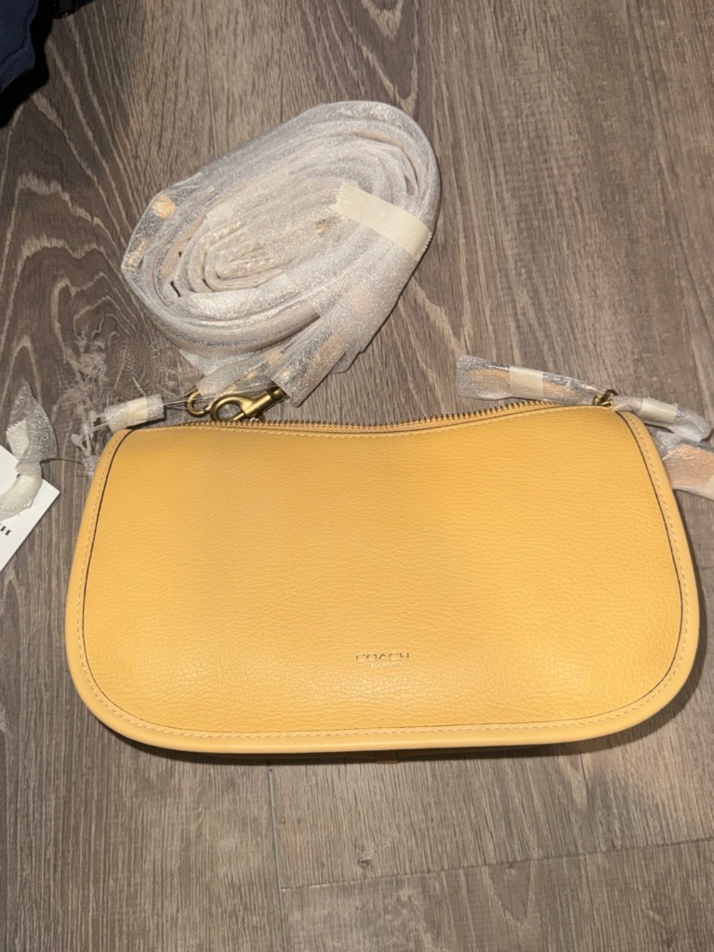 Coach Pale Yellow Leather Shoulder Bag with Chain Accent - Picture 4 of 6
